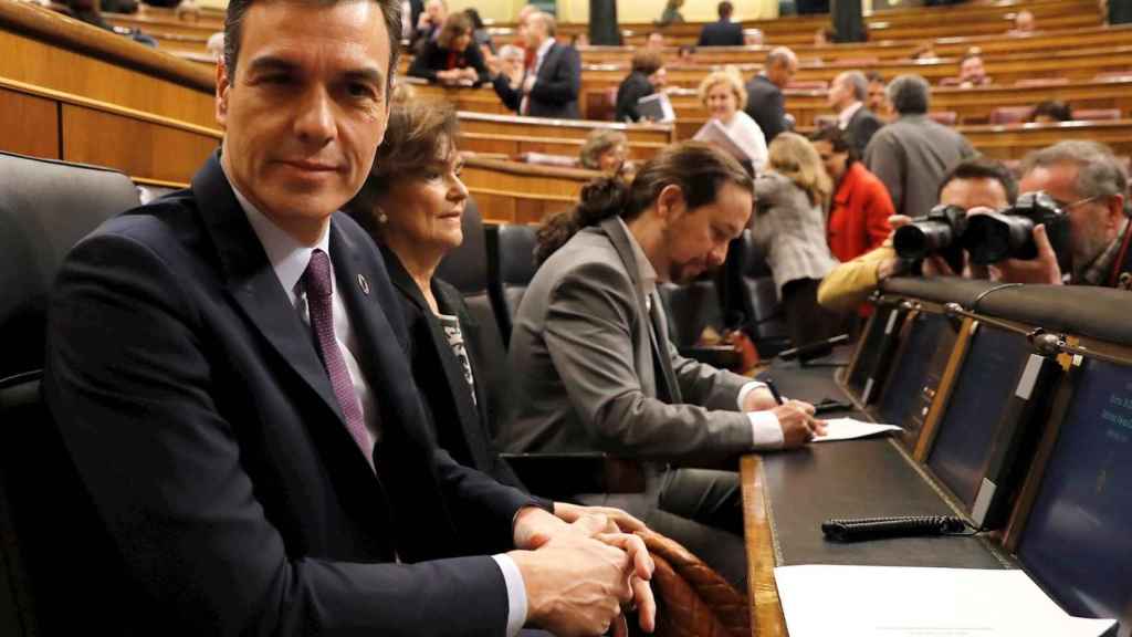Pedro Sánchez, este miércoles en la sesión de control al Gobierno en el Congreso, con Iglesias al fondo en la foto.