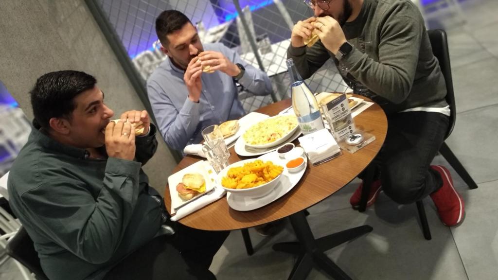 Sirio, Manuel y Ángel con sus famosos bocadillos