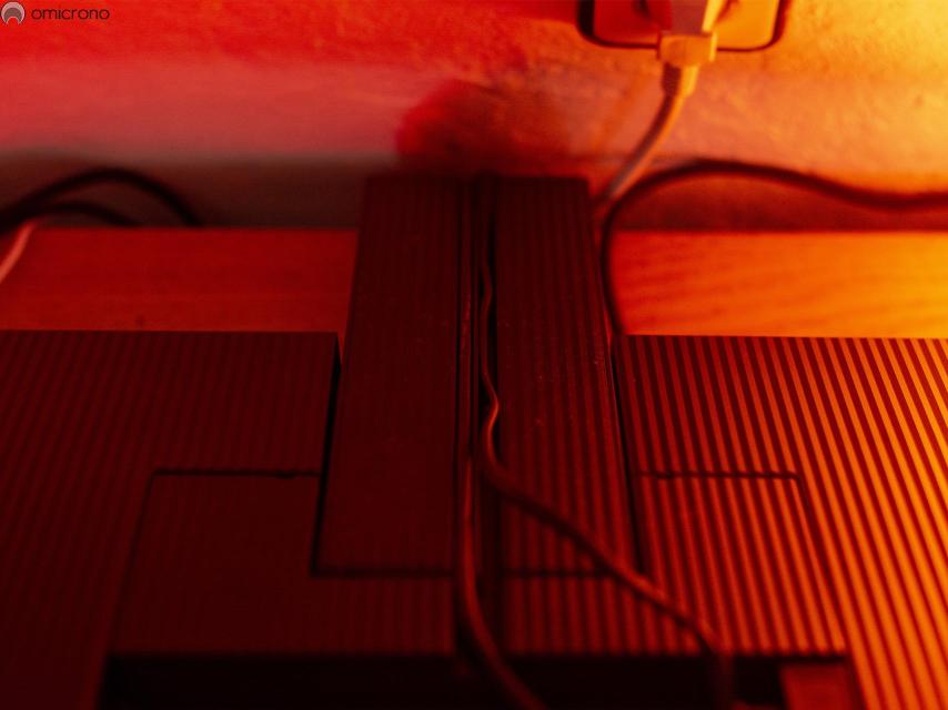 Vías para pasar los cables por detrás.