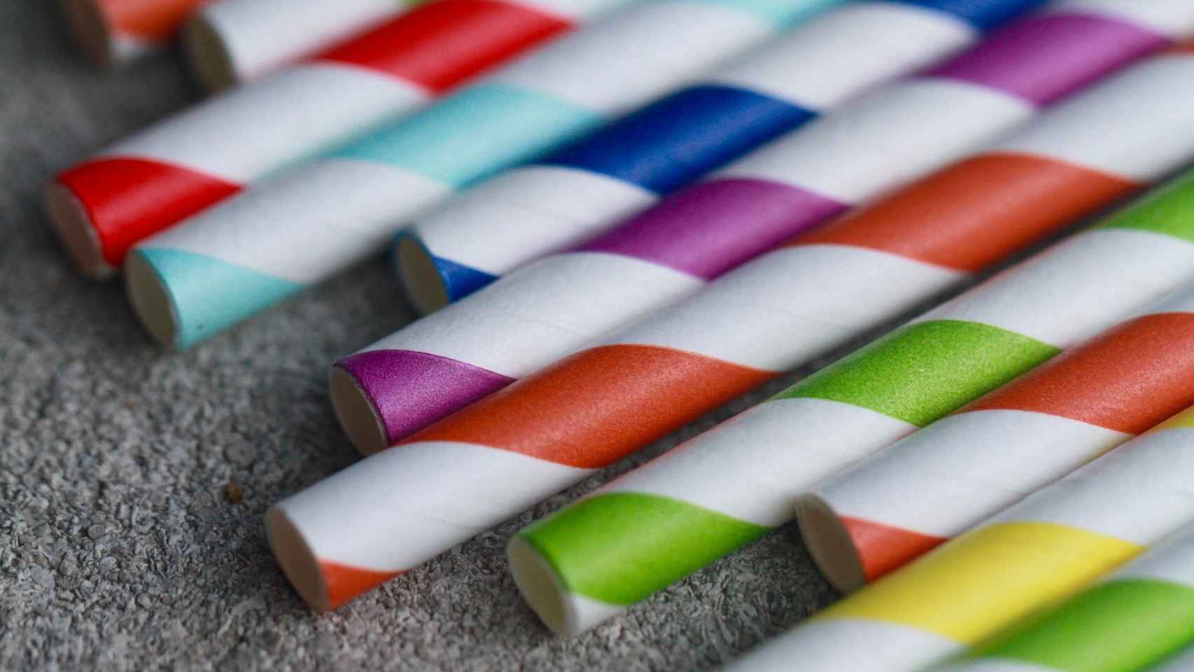 El 'timo' de las pajitas de papel: ni son reciclables ni son la solución al  problema de plástico