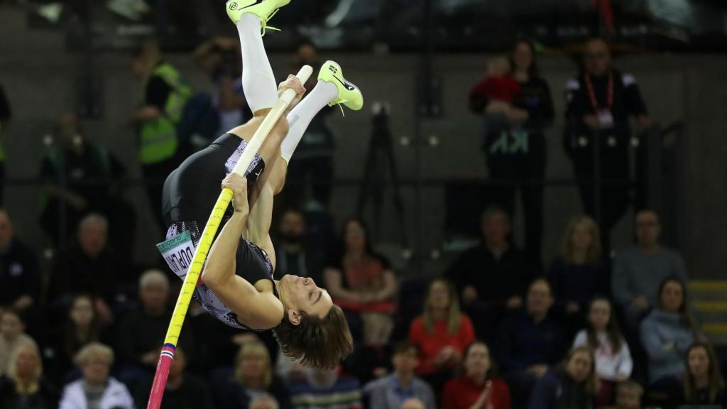 Armand Duplantis vuelve a batir el récord del mundo de salto con pértiga