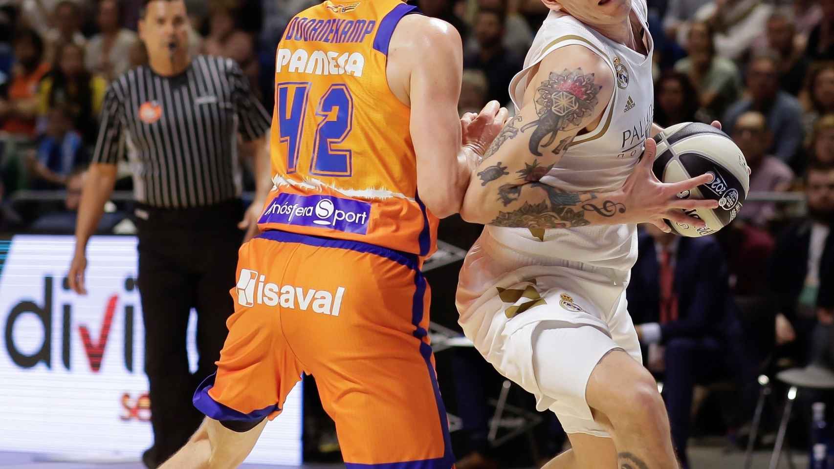 Deck, contra el Valencia Basket
