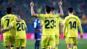 Los jugadores del Villarreal celebran uno de los tantos del partido