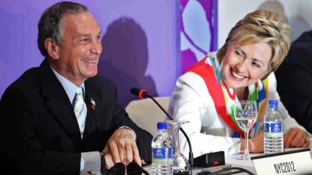 Michael Bloomberg y Hillary Clinton en 2005, cuando él era alcalde de Nueva York y ella Senadora.