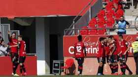 Los jugadores del Mallorca celebran el gol de Cucho Hernández
