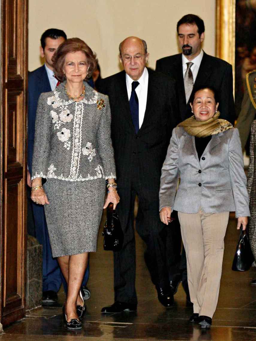 Plácido Arango y la reina Sofía durante la visita de la primera dama de Vietnam a España en 2009.