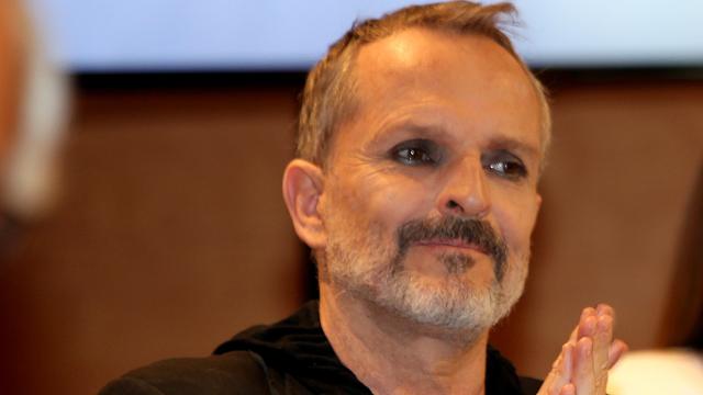 Miguel Bosé la lía en redes.