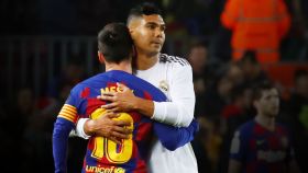 Casemiro y Messi en un Clásico