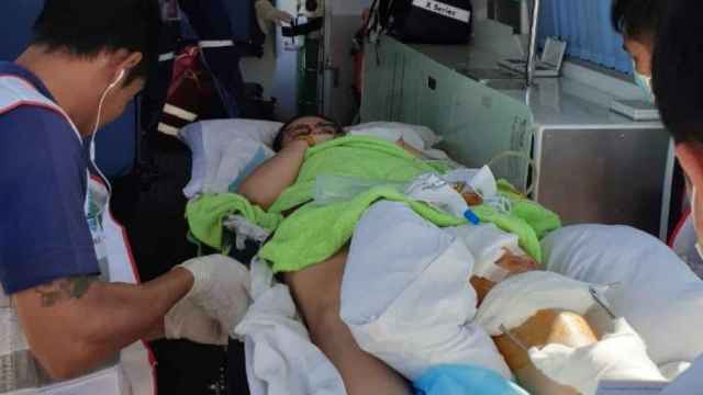 La zaragozana Noelia Traid, trasladada en ambulancia al hospital de Bangkok.
