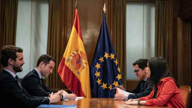 Casado, García-Egea, José Espejo-Saavedra y Arrimadas este martes durante la reunión PP-Cs.
