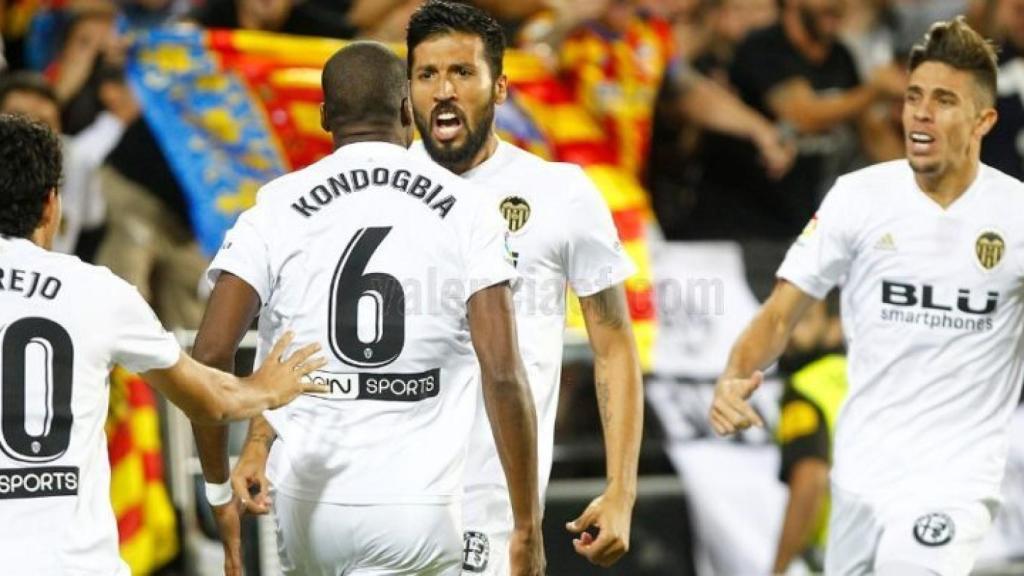 Ezequiel Garay y Gabriel Paulista serán baja, mientras Dani Parejo y Geoffrey Kondogbia serán la pareja titular en el centro del campo