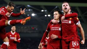Coutinho y Henderson, celebrando un gol del Liverpool