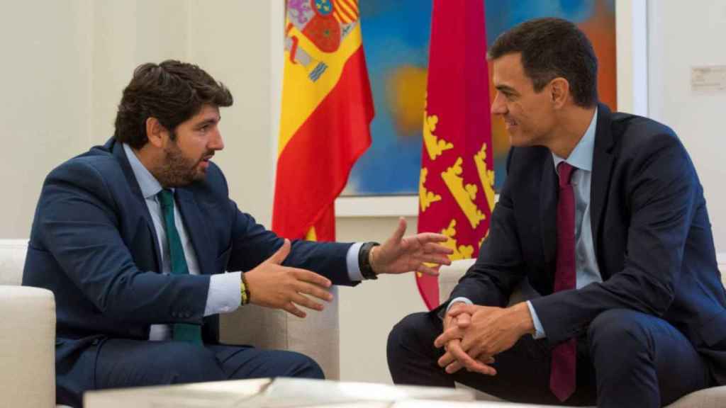 López Miras, presidente de Murcia, reunido con Pedro Sánchez.