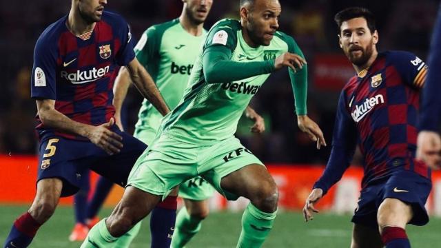 Braithwaite jugando contra el Barcelona en el Camp Nou