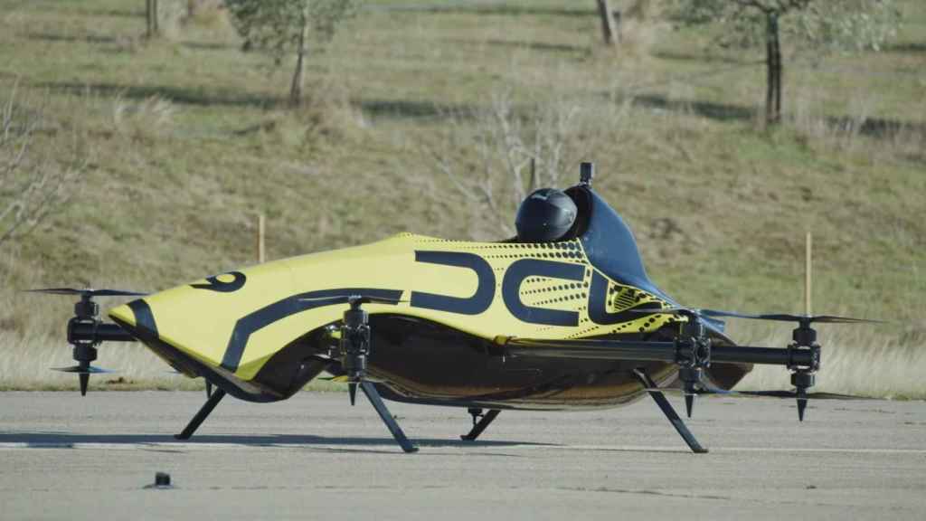 El primer dron acrobático tripulado por un humano.