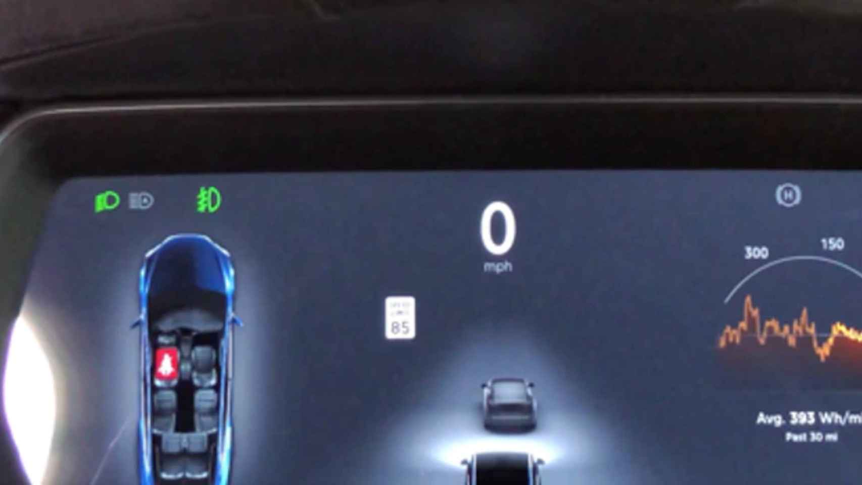 El Tesla reconoce la señal modificada como de 85 mph
