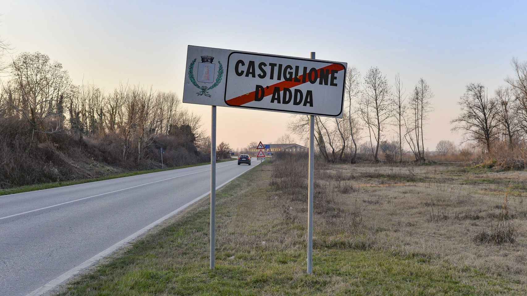 Salida del pueblo de Castiglione d'Adda, donde se ha desatado el brote.