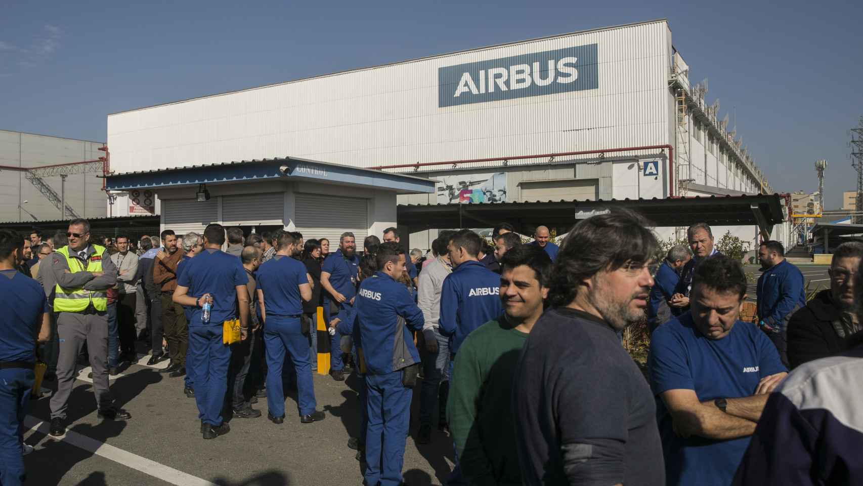 Los trabajadores de Airbus secundando una concentración contra los despidos en una imagen de archivo