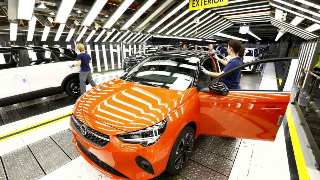 Opel Corsa-e en la línea de producción de Figueruelas.