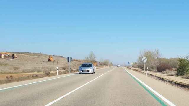 Las rayas verdes que está pintando la DGT en las carreteras españolas.