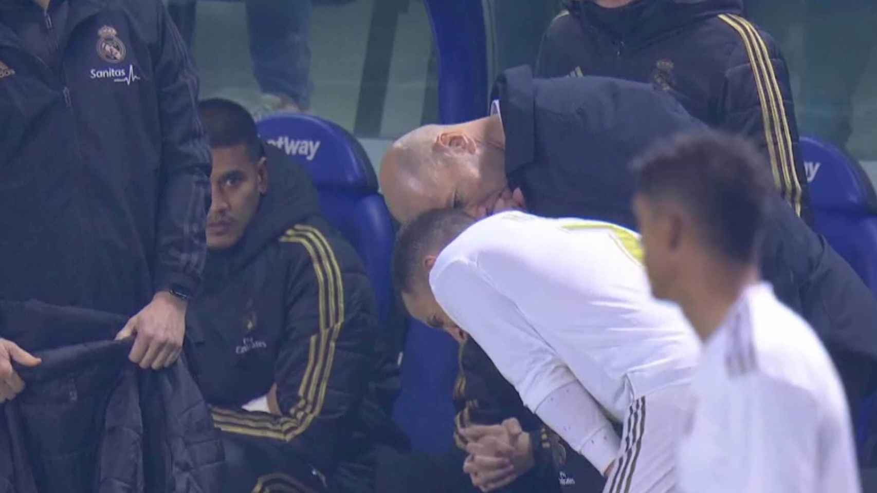 Zidane habla con Hazard tras retirarse lesionado