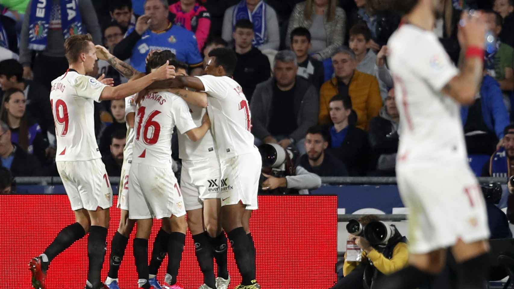 El Sevilla celebra uno de los tantos del partido