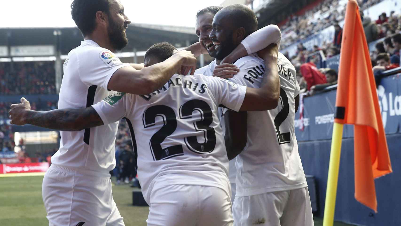 El Granada celebra uno de sus goles en El Sadar