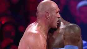 ¿Tyson Fury fue demasiado lejos?: trató de lamer la sangre de Wilder durante el combate