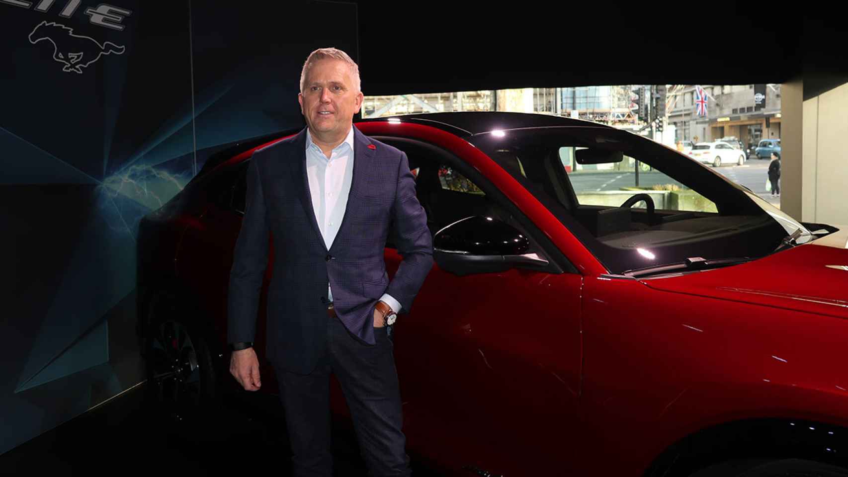 El presidente de Ford en Europa, Stuart Rowley, en la presentación del Mustang totalmente eléctrico.