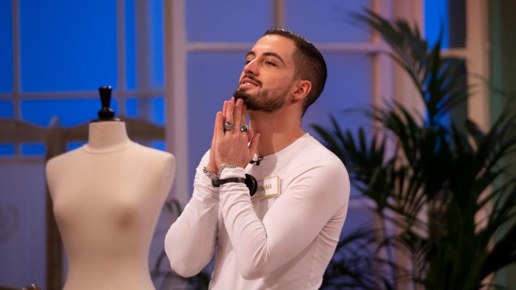 En la gala del lunes, Joshua escogió salvarse a sí mismo de la expulsión.