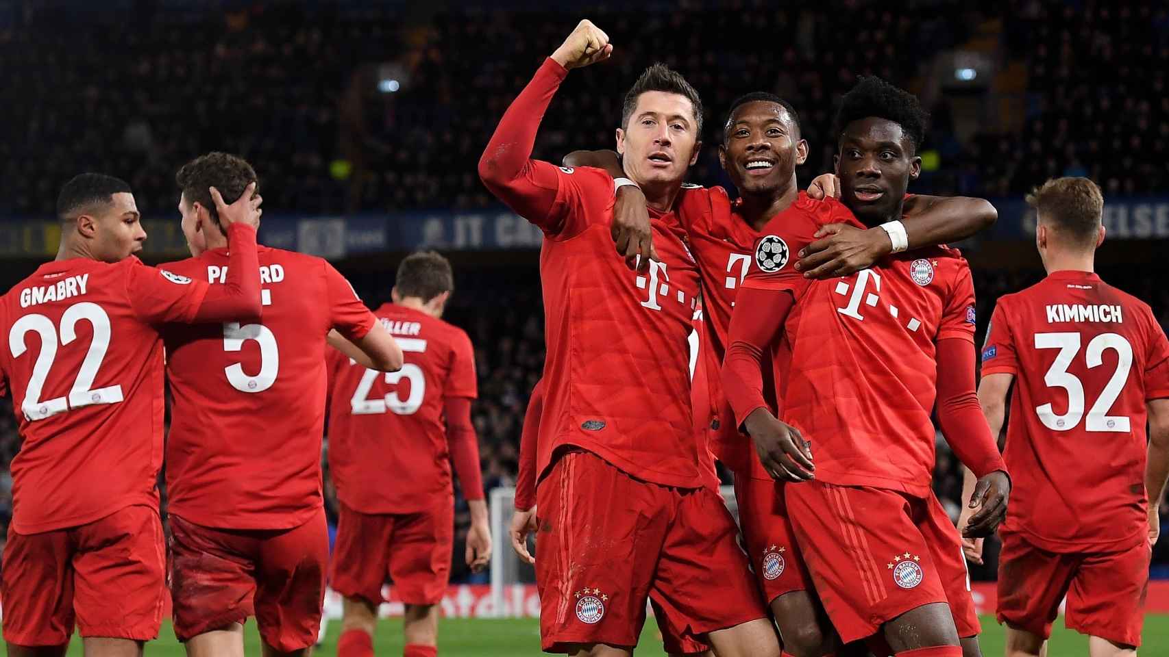 Los jugadores del Bayern celebran uno de los goles del partido
