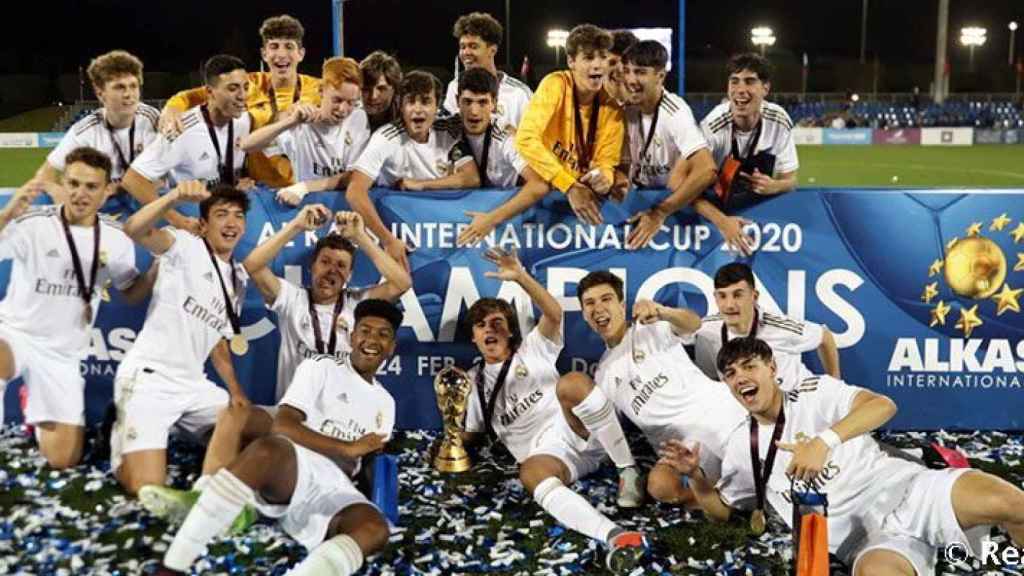 El Real Madrid celebrando el título en el Torneo Al Kass