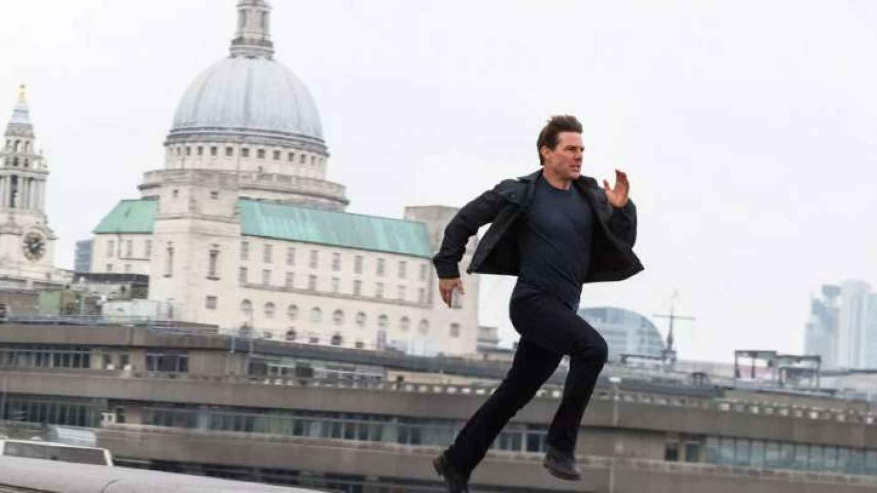 Tom Cruise rodando Misión Imposible.