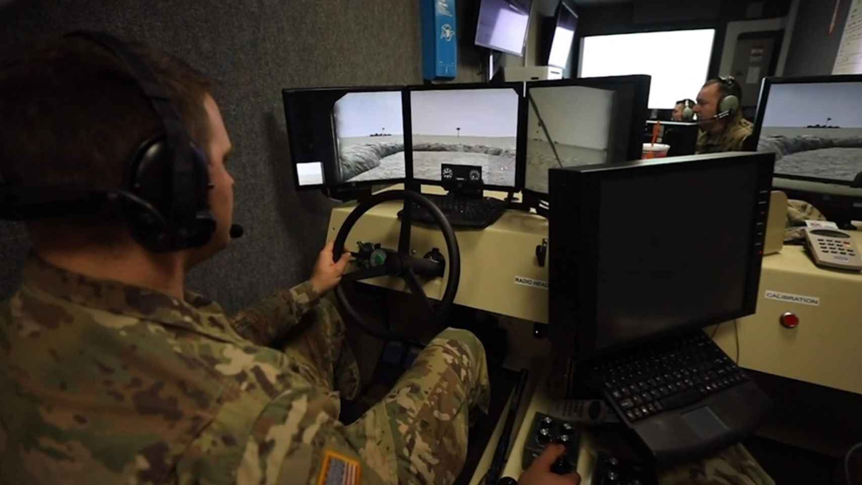 Militar entrenando con realidad virtual.