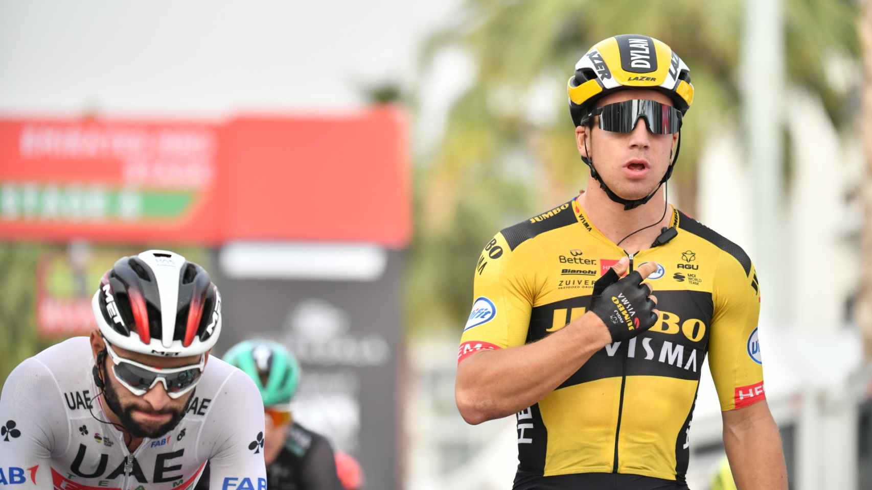 Dylan Groenewegen celebra la victoria en la cuarta etapa del UAE Tour