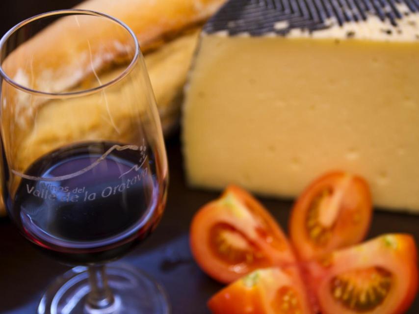 Queso majorero y vino canario, what else?