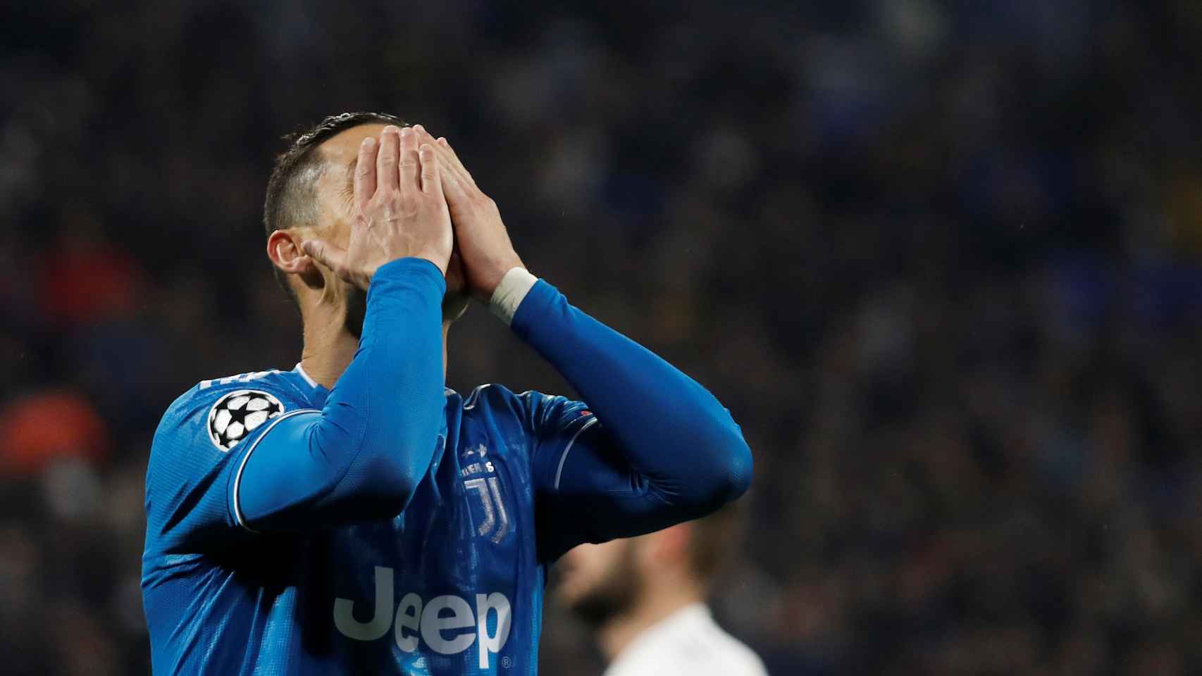 Cristiano Ronaldo se lamenta en el Lyon - Juventus