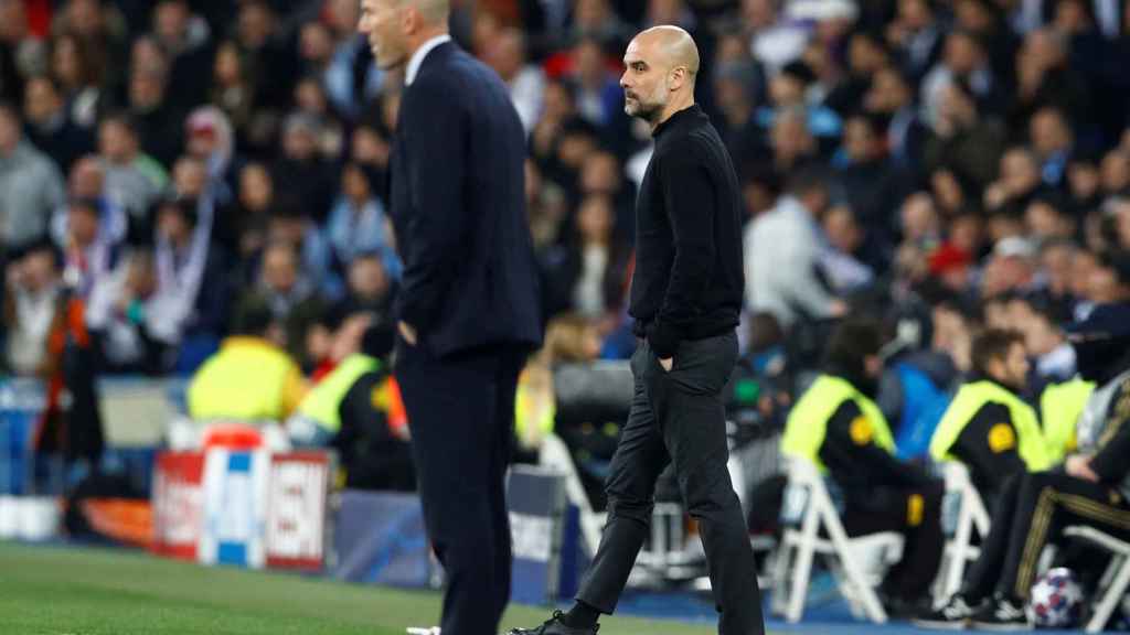 Zidane y Guardiola, dando órdenes a sus jugadores desde la banda del Santiago Bernabéu