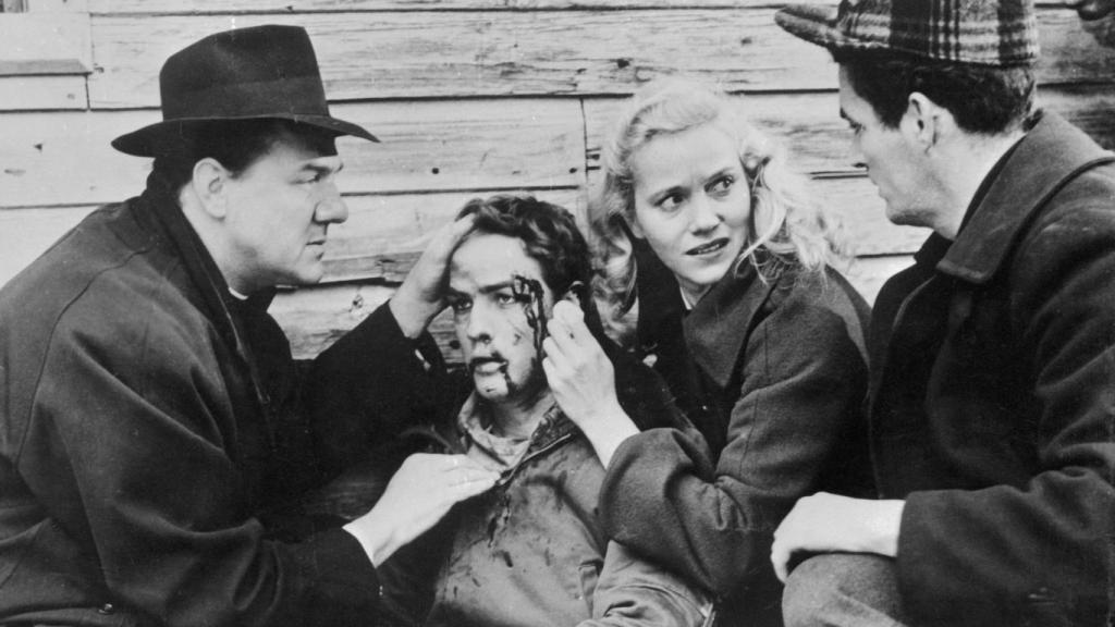 Escena de 'La ley del silencio', de Elia Kazan, protagonizada por Marlon Brando.