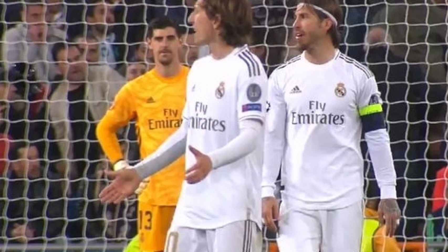 Sergio Ramos, Luka Modric y Thibaut Courtois se lamentan tras el segundo gol del City