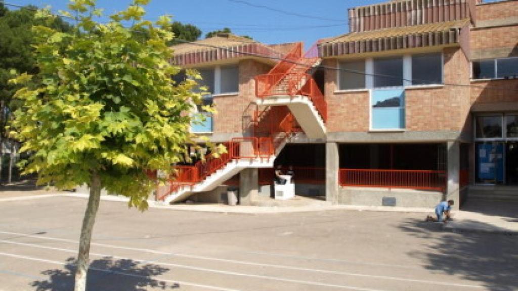 Imagen el colegio Nuestra Señora de Loreto de Santiago de la Ribera en el que el matrimonio organizó una recogida de material escolar para los niños de Yibuti.