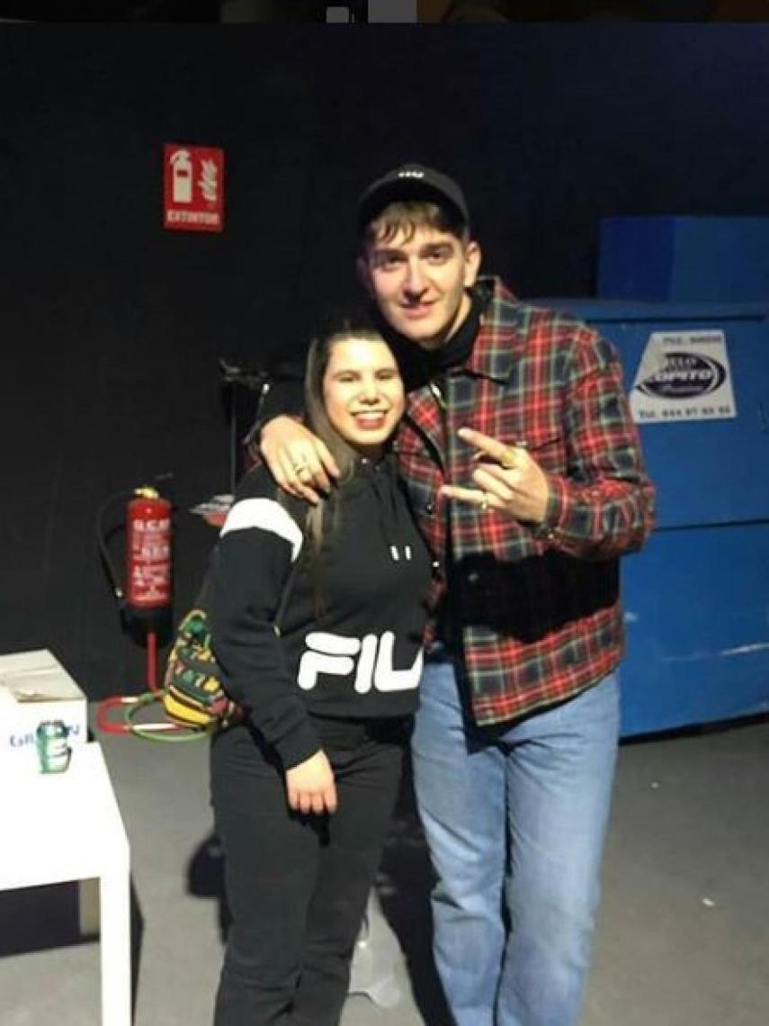 Carla Vigo junto al rapero Recycled J. en su último concierto en Madrid.