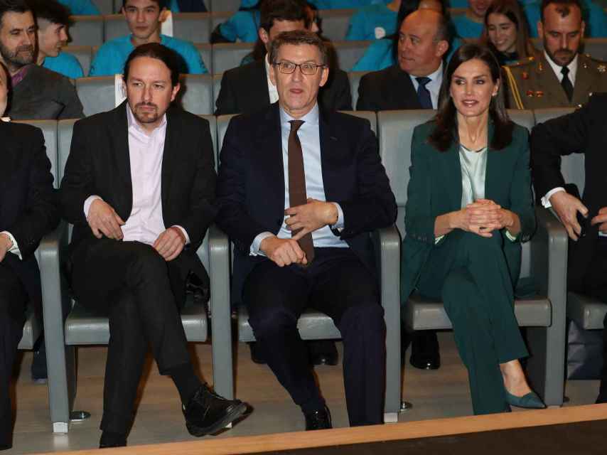 El vicepresidente del Gobierno, Pablo Iglesias, el presidente de la Xunta de Galicia, Alberto Núñez Feijóo y la reina Letizia.