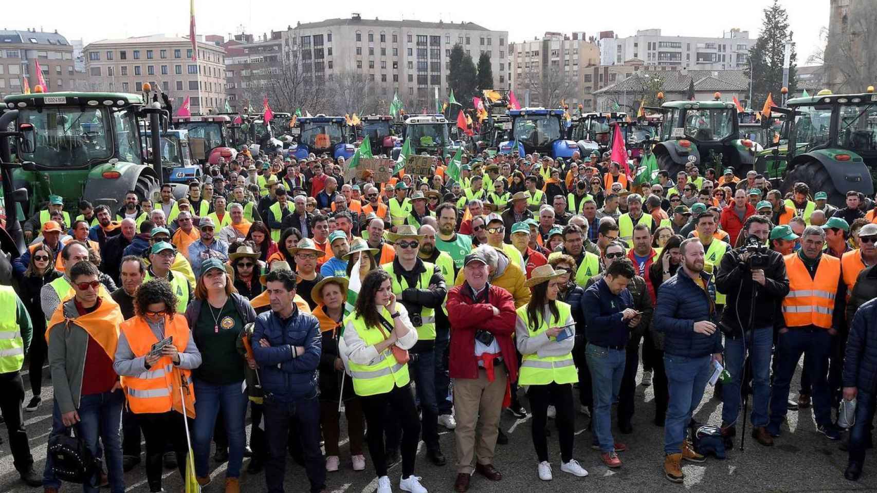 Los agricultores protestando en las calles de León.