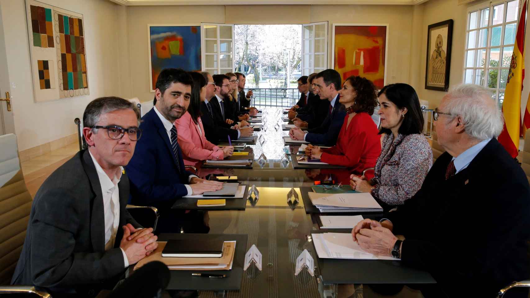 Josep Maria Jové (primero a la izquierda), en la mesa de diálogo entre el Gobierno y el Govern en Moncloa.