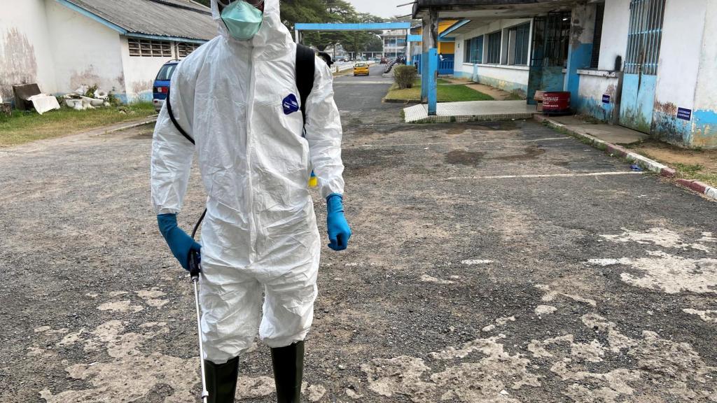 Personal médico en un hospital de Duala, Camerún