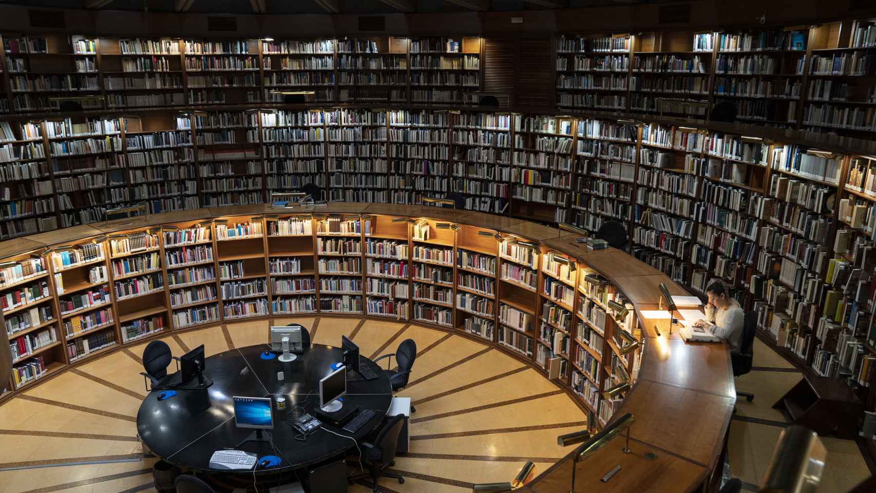 Biblioteca del IPCE.