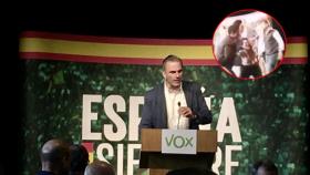Ortega Smith durante su intervención en Zaragoza y el momento en el que irrumpe la activista.