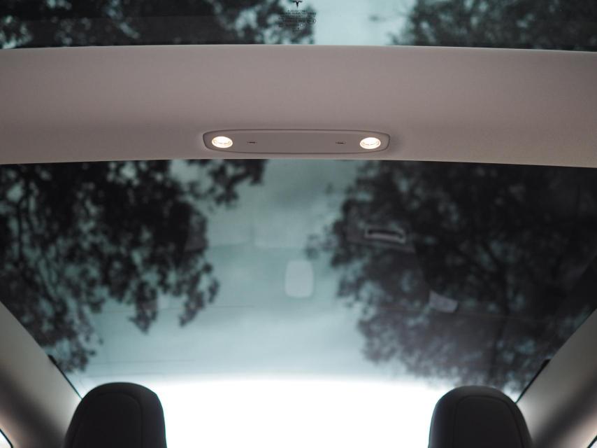 Espectacular techo panorámico del Tesla Model 3