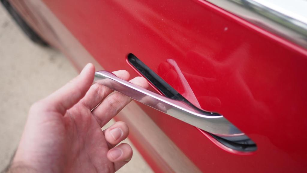 Minimalista diseño del tirador del Tesla Model 3